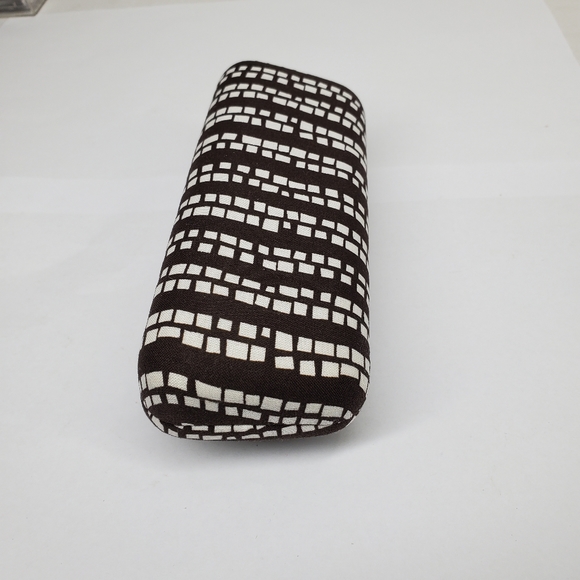 Vera Bradley Hard Eyeglass Case in Classic Brown and White Staggered Print NWOT. - Picture 8 of 8